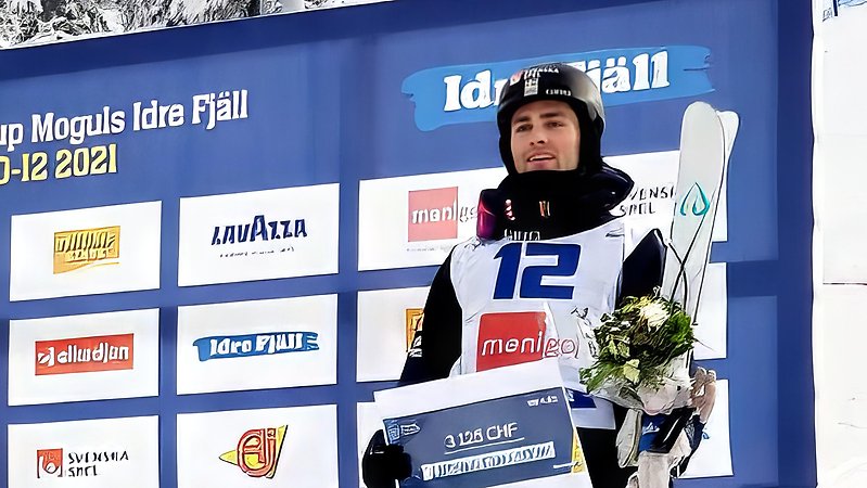 Ludvig Fjällström tar brons under världscupen i Idre. Foto: Sven Fjällström
